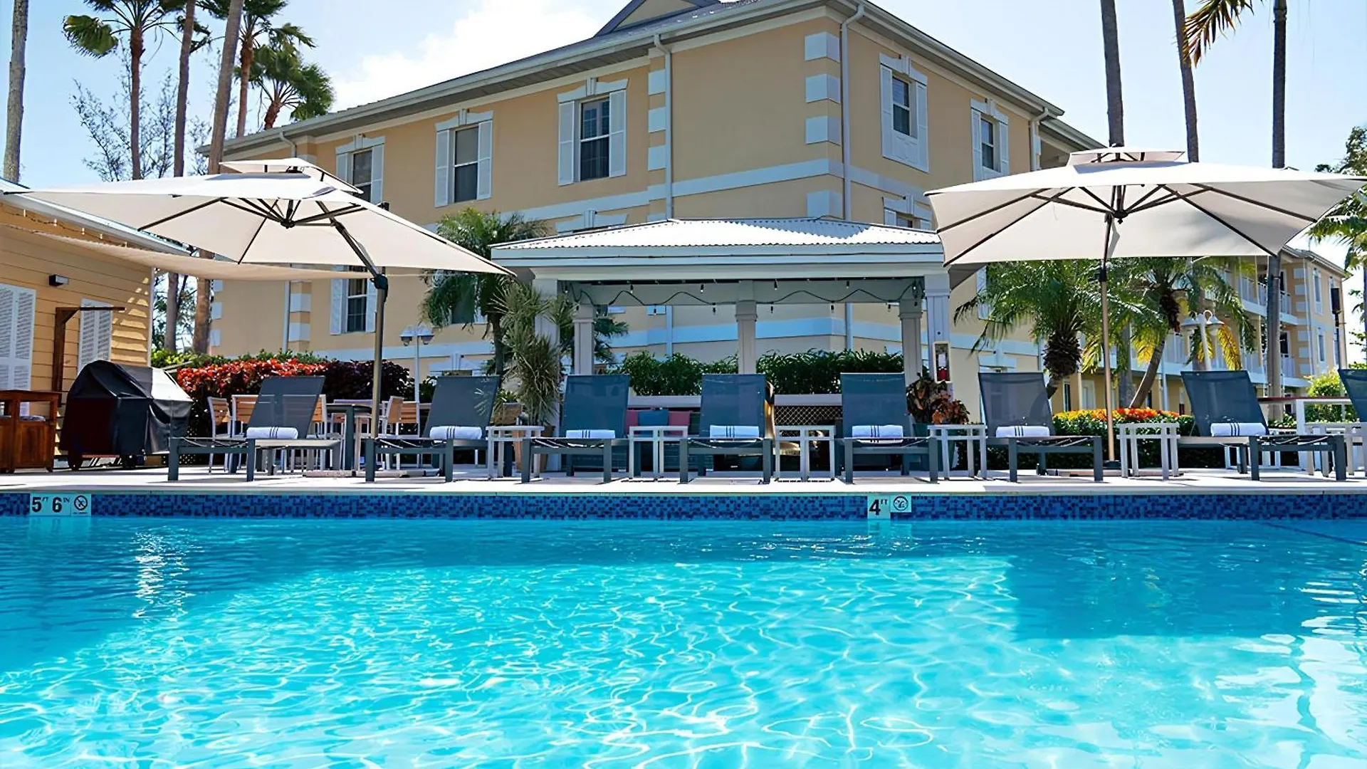 Sunshine Suites Resort West Bay 4*,  Cayman Islands