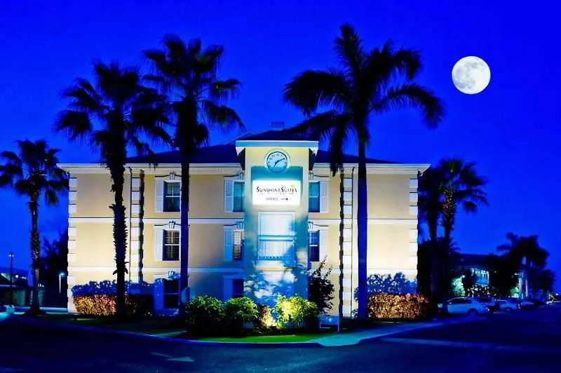 Sunshine Suites Resort West Bay Hotel
